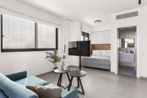 Luxury Studio Beach Flat 526
